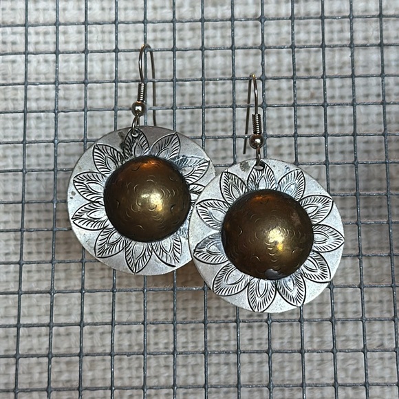 Set of cute earrings. Lots listed, bundle and save!! - Picture 1 of 2